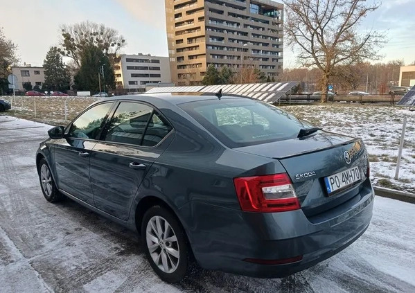 Skoda Octavia cena 40000 przebieg: 285228, rok produkcji 2019 z Poznań małe 37